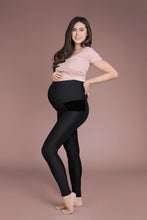 Load image into Gallery viewer, Maternity leggings that are comfortable during pregnancy because they provide under-belly support